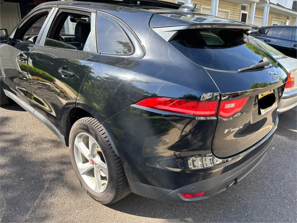 2019 Jaguar F-Pace - Image 5 of 17