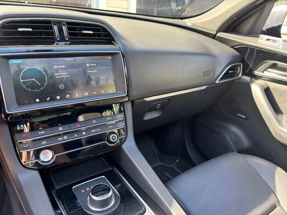 2019 Jaguar F-Pace - Image 11 of 17