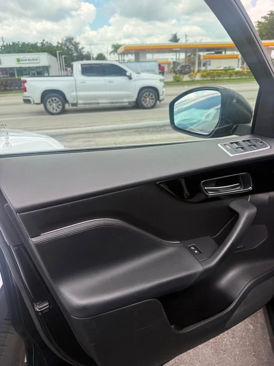 2019 Jaguar F-Pace - Image 10 of 13
