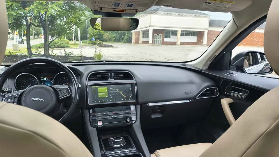 2019 Jaguar F-Pace - Image 18 of 20