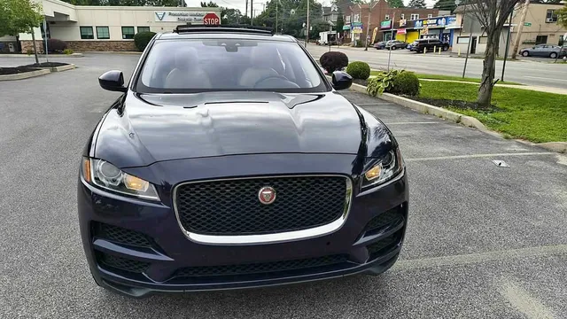 2019 Jaguar F-PACE 25t Sport Utility 4D