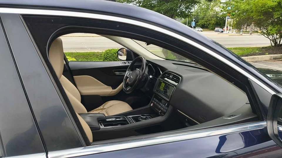 2019 Jaguar F-Pace - Image 12 of 20