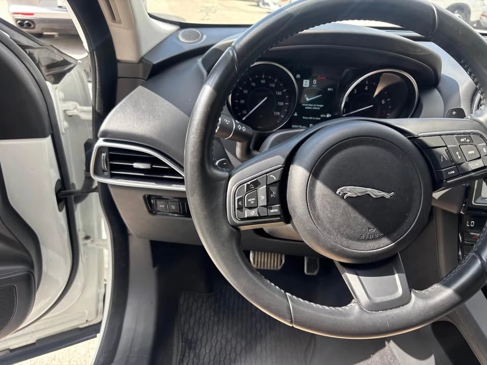 2019 Jaguar F-Pace - Image 10 of 17