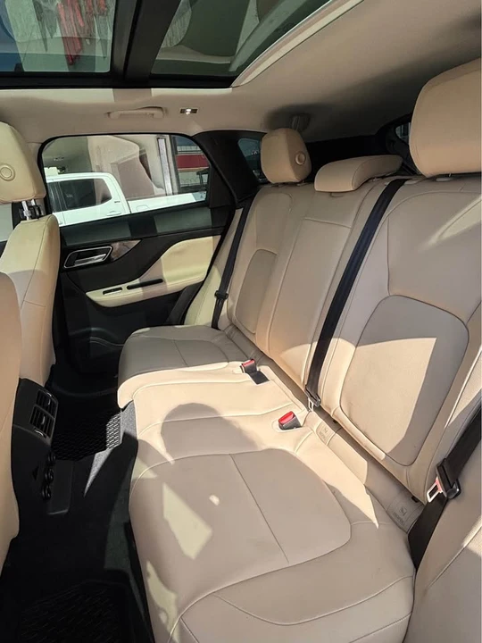2019 Jaguar F-Pace - Image 13 of 17