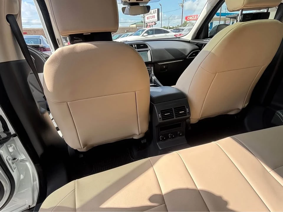 2019 Jaguar F-Pace - Image 14 of 17