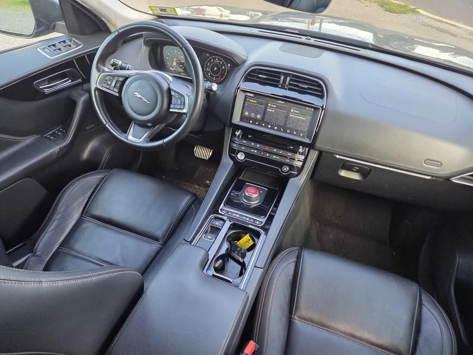 2019 Jaguar F-Pace - Image 10 of 17
