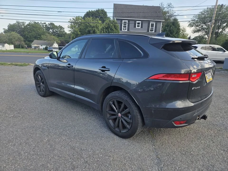 2019 Jaguar F-Pace - Image 5 of 17