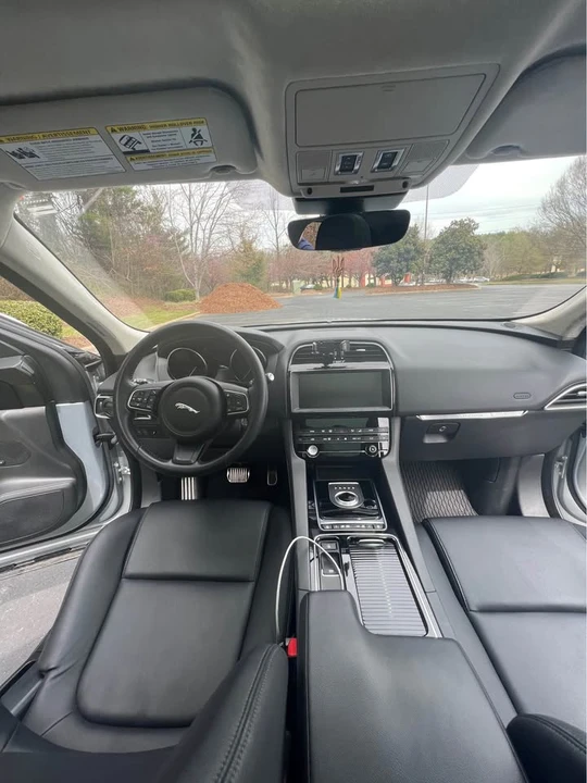2019 Jaguar F-Pace - Image 14 of 16