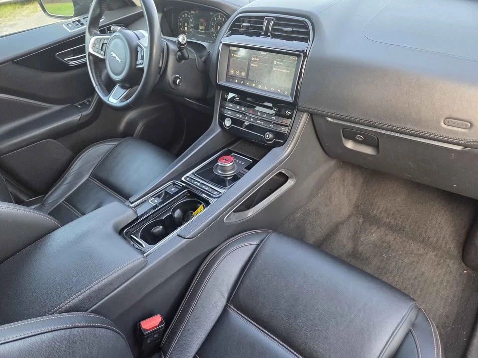 2019 Jaguar F-Pace - Image 10 of 16