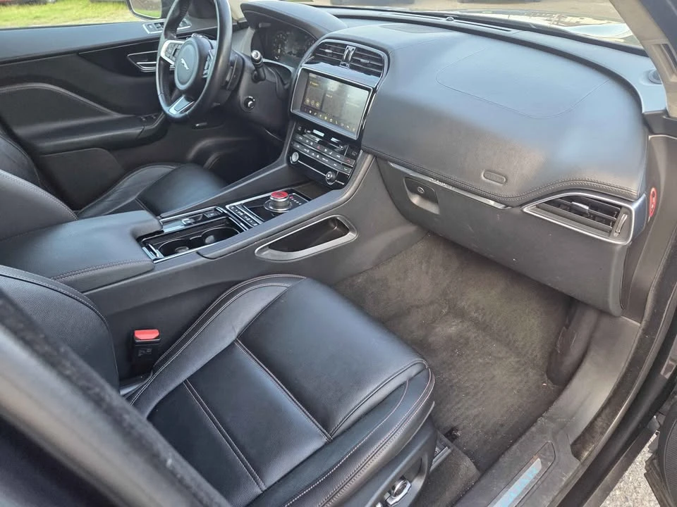 2019 Jaguar F-Pace - Image 9 of 16
