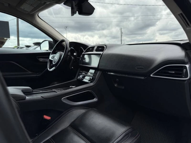 2019 Jaguar F-Pace - Image 14 of 20