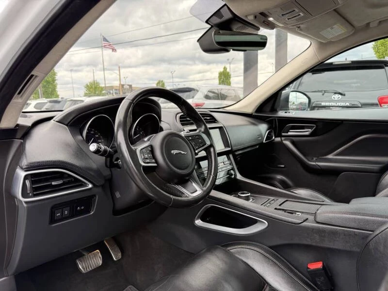 2019 Jaguar F-Pace - Image 11 of 20