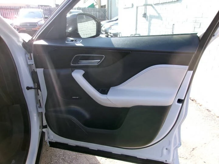 2019 Jaguar F-Pace - Image 12 of 17