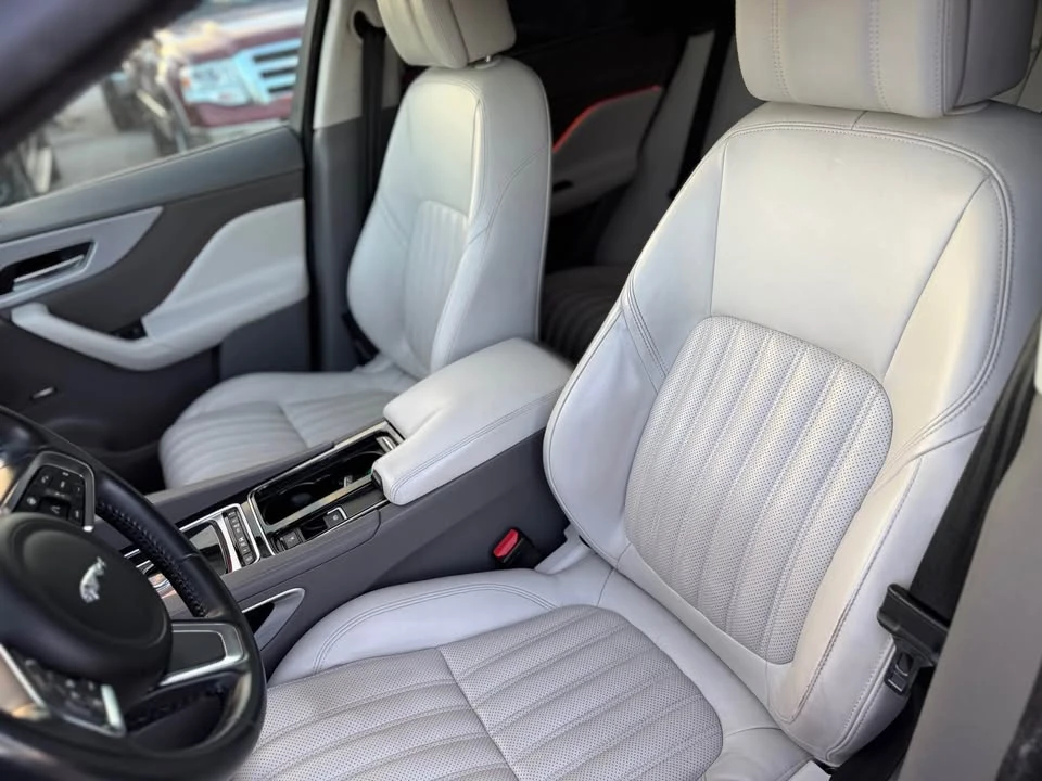 2019 Jaguar F-Pace - Image 7 of 10