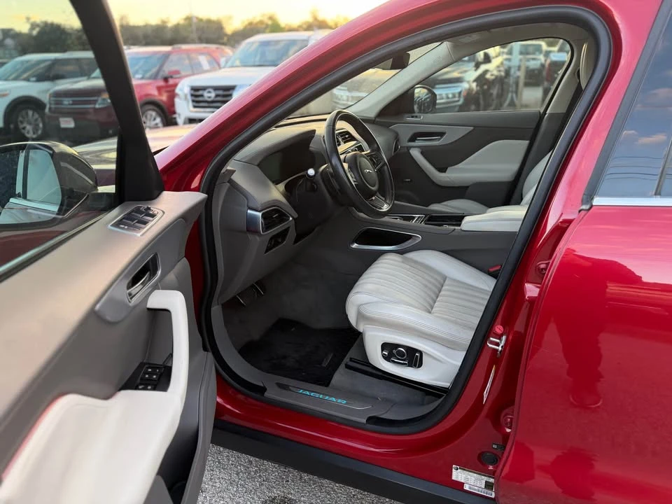 2019 Jaguar F-Pace - Image 6 of 10