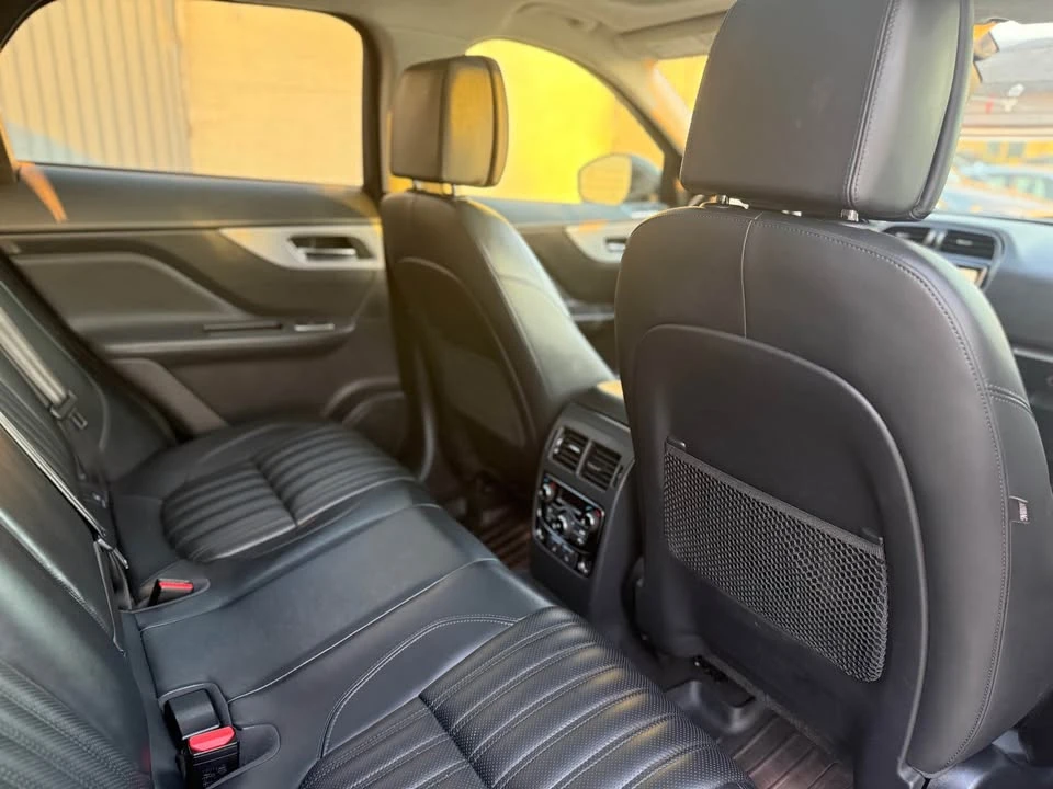 2019 Jaguar F-Pace - Image 9 of 14