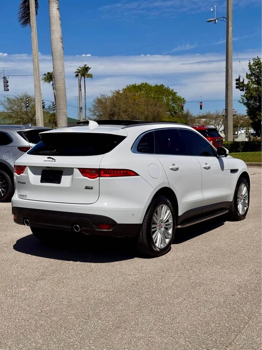 2019 Jaguar F-Pace - Image 5 of 20