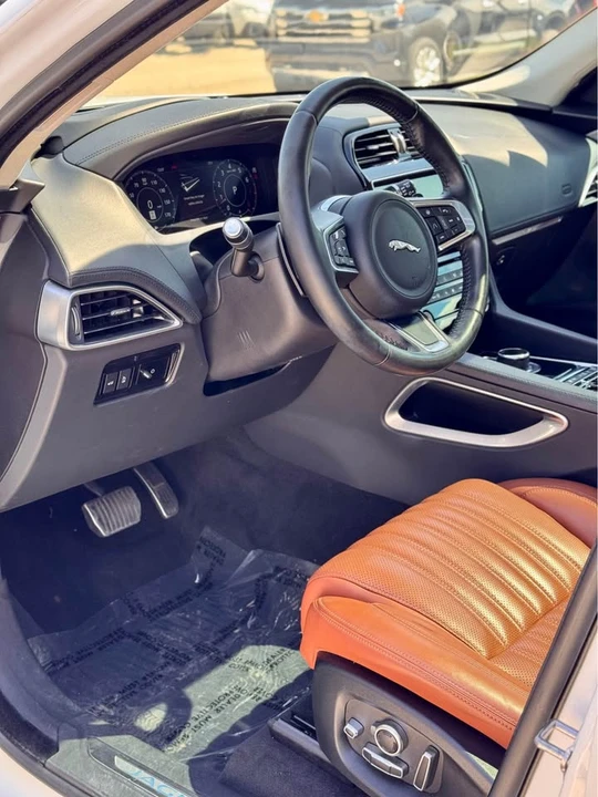 2019 Jaguar F-Pace - Image 10 of 20