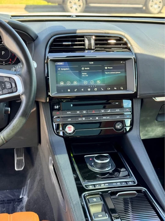 2019 Jaguar F-Pace - Image 18 of 20