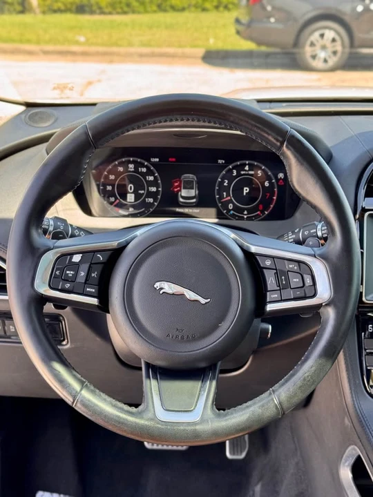 2019 Jaguar F-Pace - Image 17 of 20