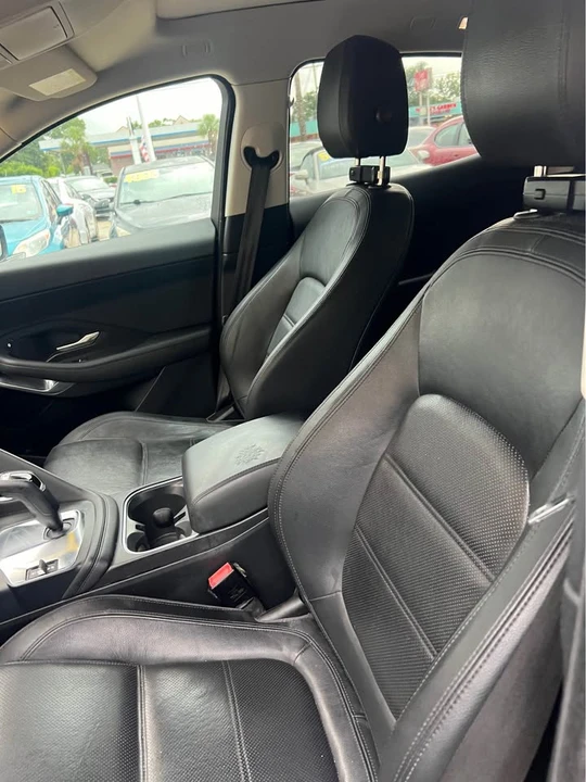 2019 Jaguar F-Pace - Image 10 of 11