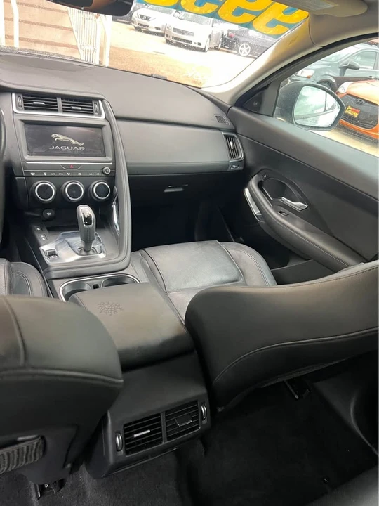 2019 Jaguar F-Pace - Image 8 of 11