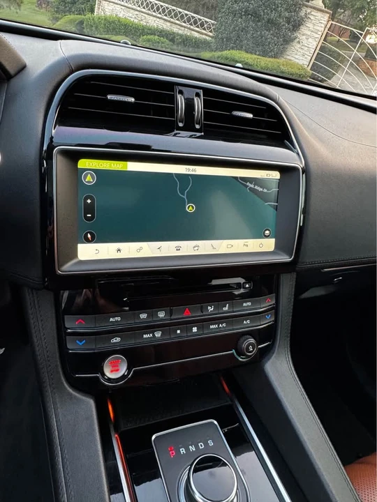 2019 Jaguar F-Pace - Image 12 of 13