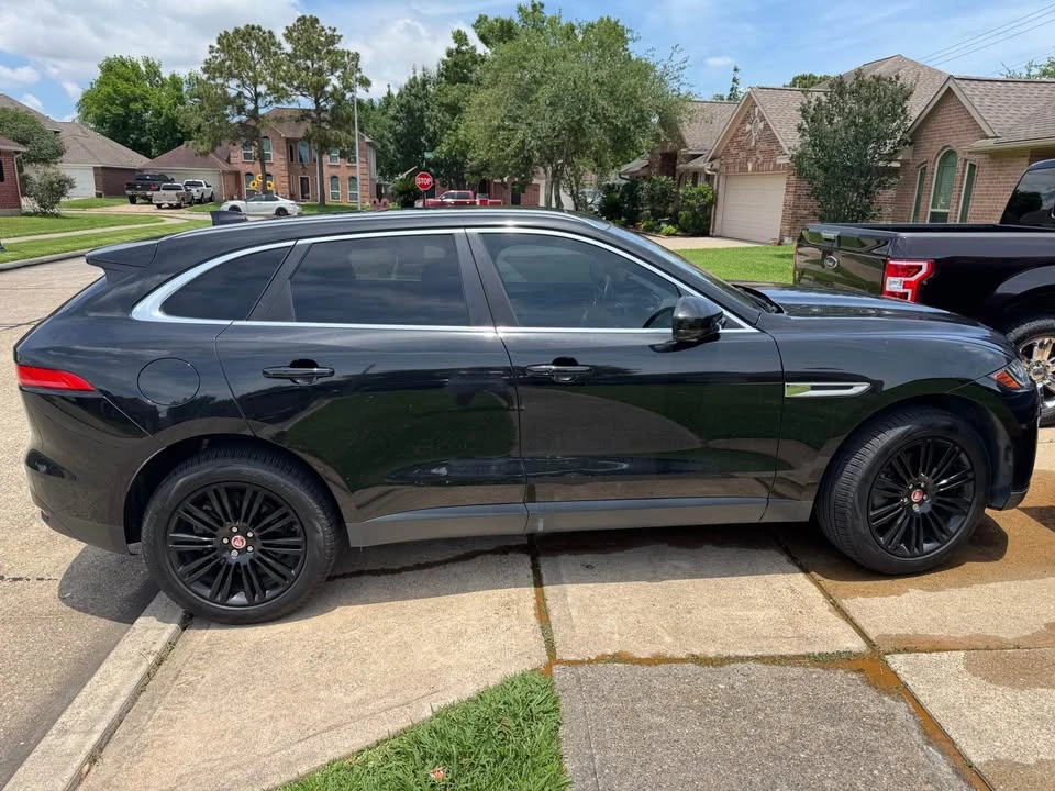 2019 Jaguar F-Pace - Image 2 of 9