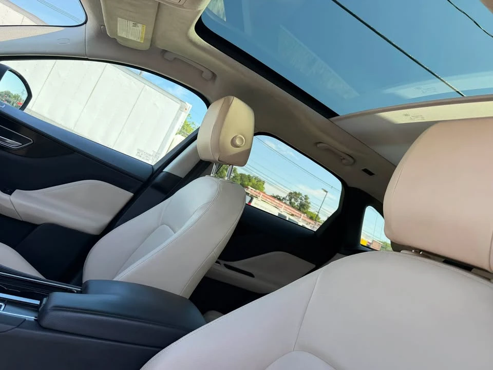 2019 Jaguar F-Pace - Image 9 of 13