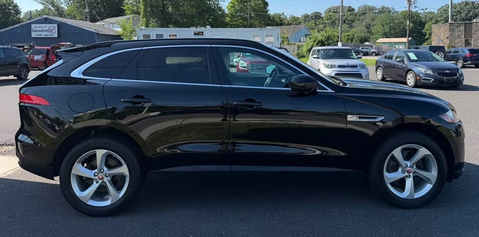2019 Jaguar F-Pace - Image 5 of 13