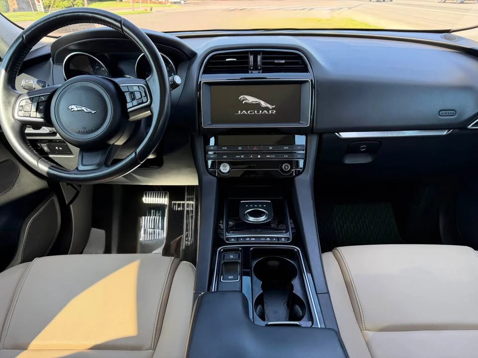 2019 Jaguar F-Pace - Image 8 of 13