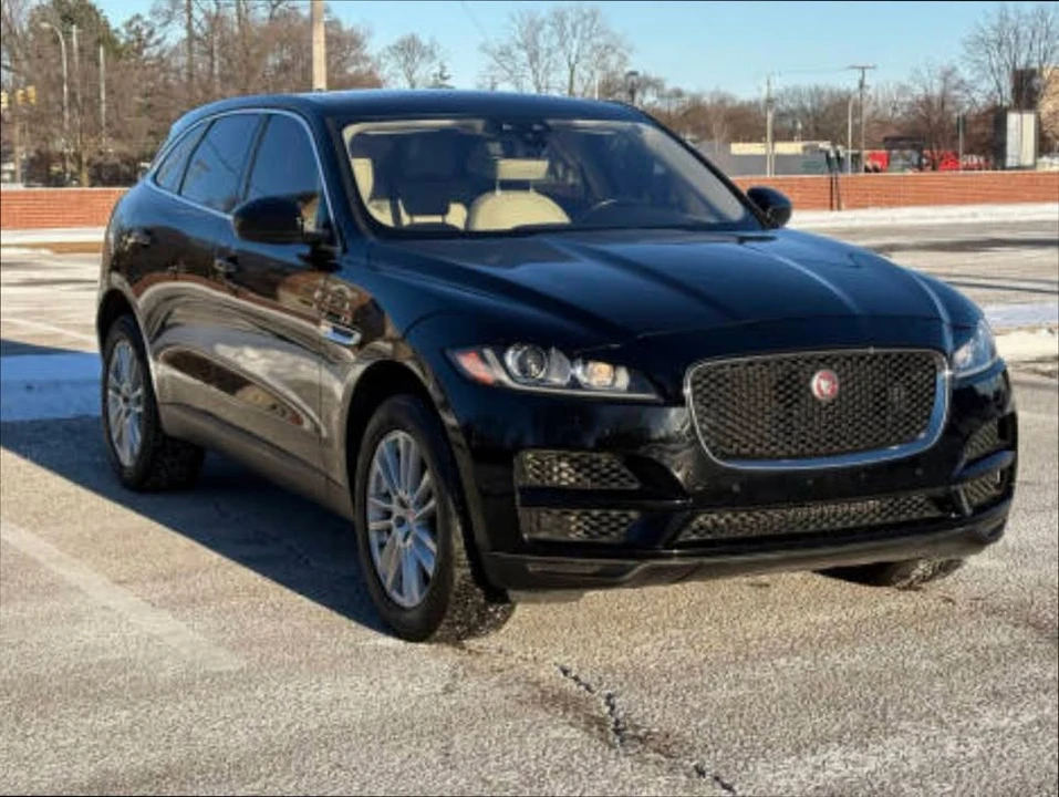 2019 Jaguar F-Pace - Image 7 of 20