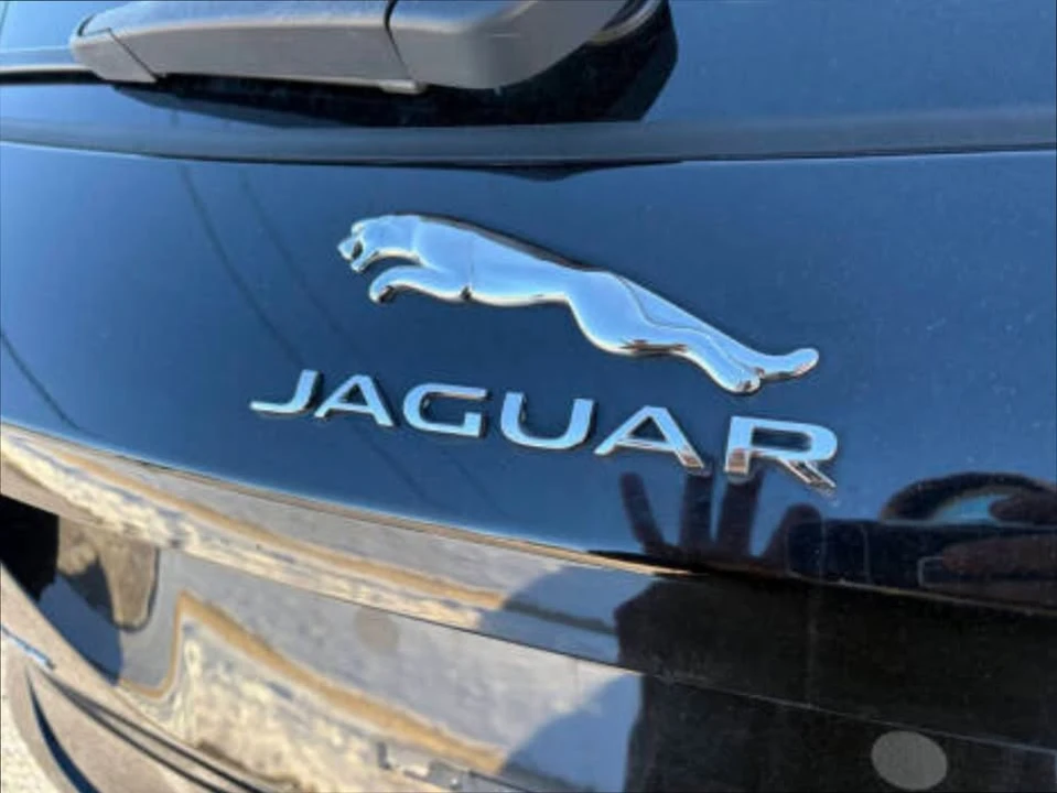 2019 Jaguar F-Pace - Image 11 of 20