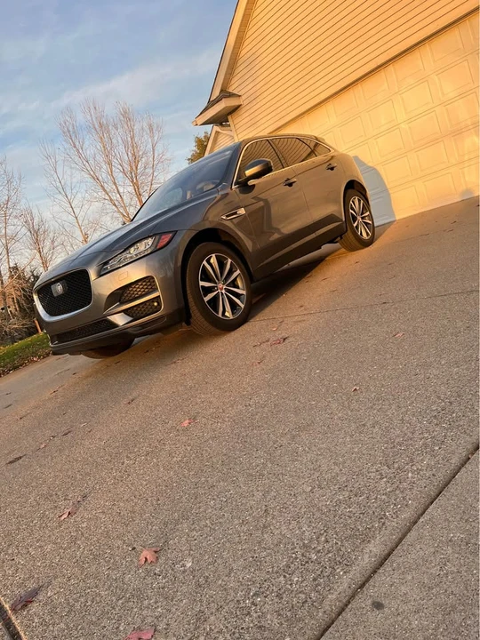 2019 Jaguar F-Pace - Image 2 of 8