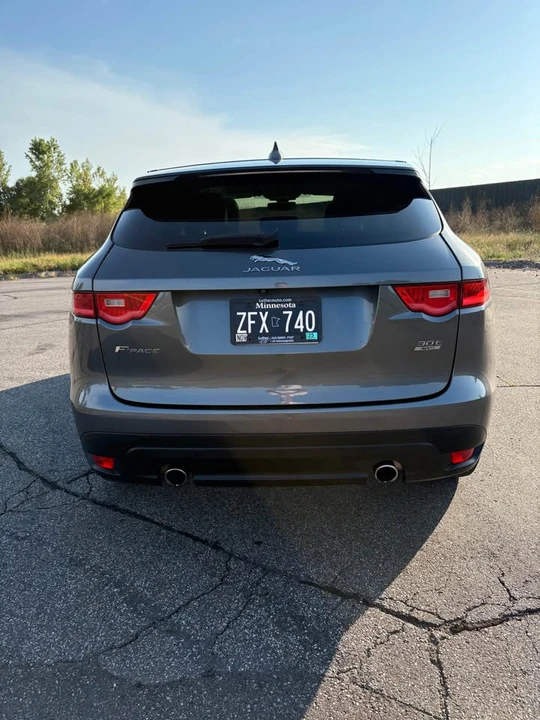 2019 Jaguar F-Pace - Image 5 of 17
