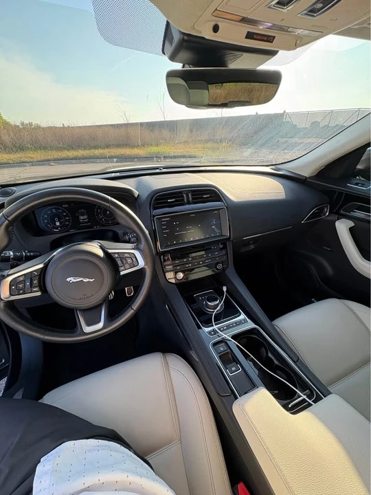 2019 Jaguar F-Pace - Image 7 of 17