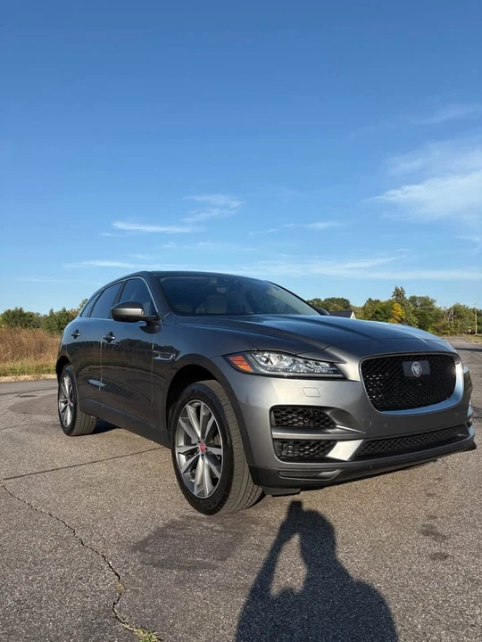 2019 Jaguar F-Pace - Image 2 of 17