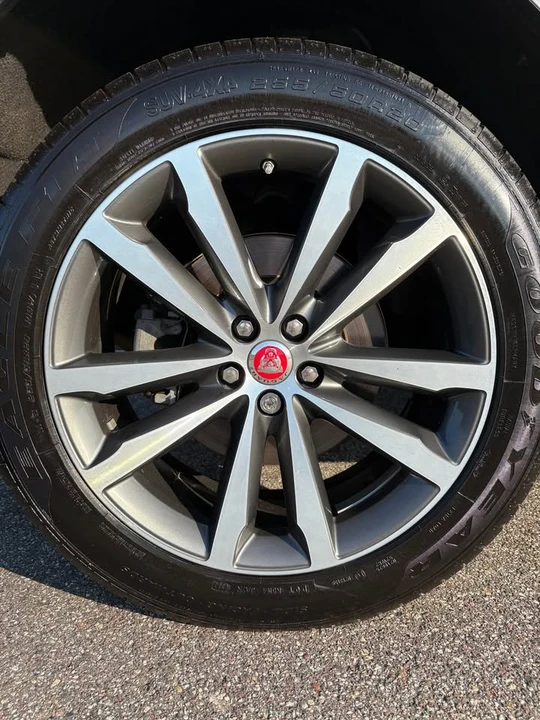 2019 Jaguar F-Pace - Image 4 of 17