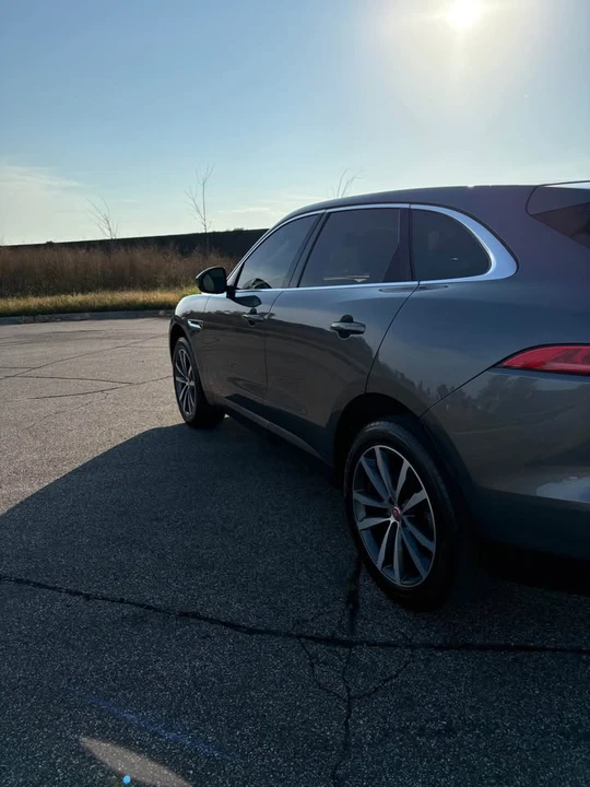 2019 Jaguar F-Pace - Image 6 of 17