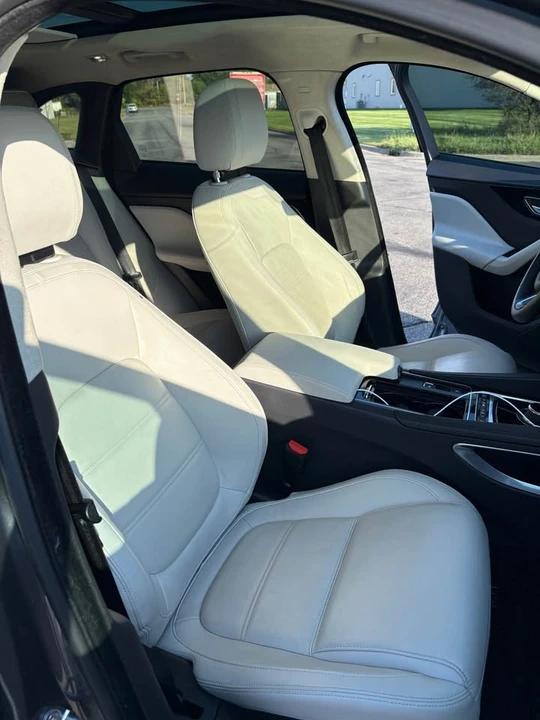 2019 Jaguar F-Pace - Image 14 of 17
