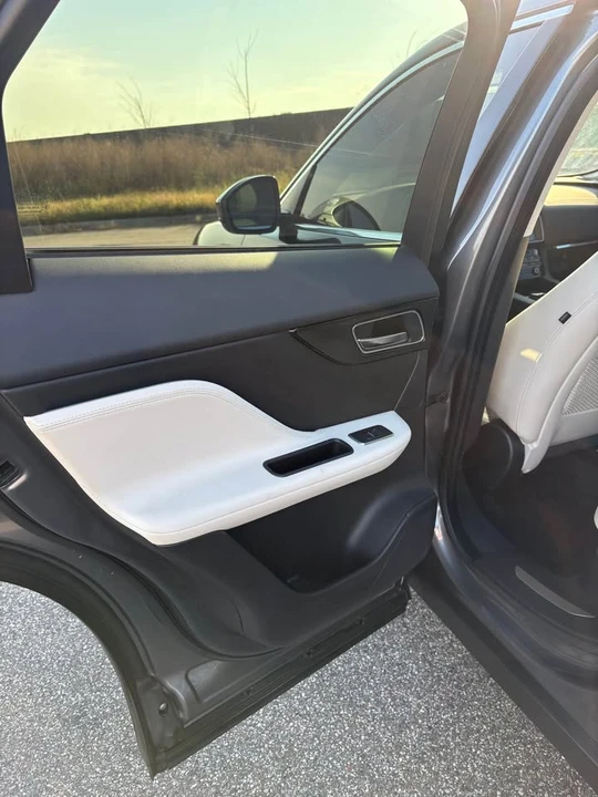 2019 Jaguar F-Pace - Image 10 of 17
