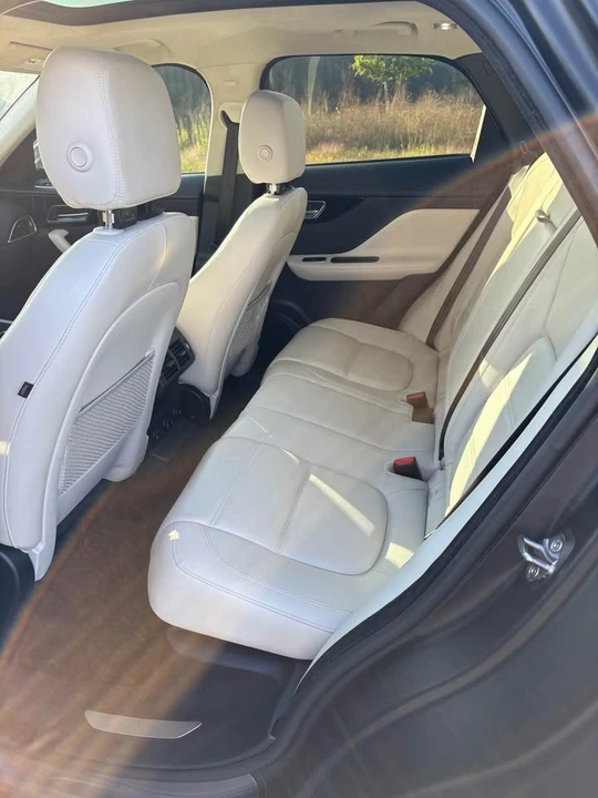 2019 Jaguar F-Pace - Image 11 of 17