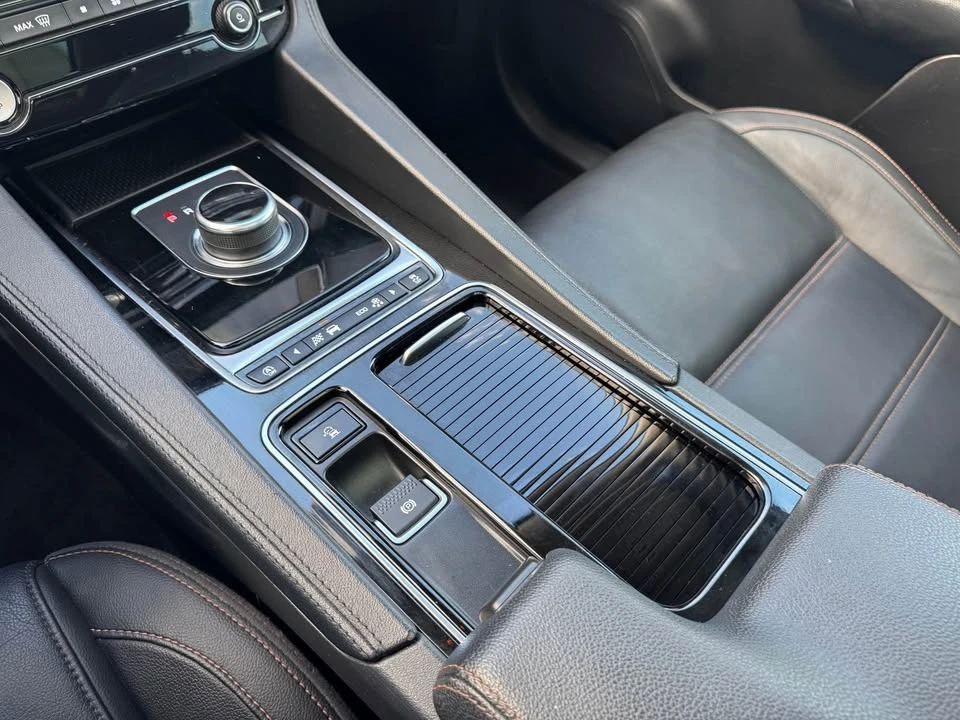 2019 Jaguar F-Pace - Image 12 of 16