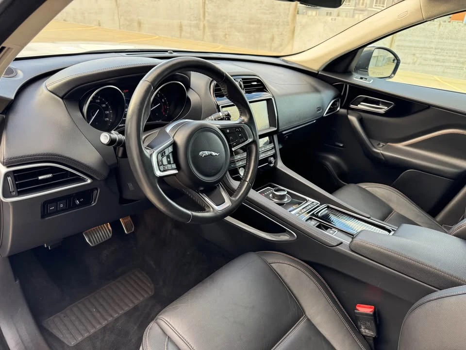 2019 Jaguar F-Pace - Image 6 of 16
