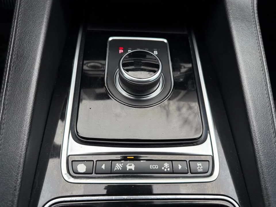 2019 Jaguar F-Pace - Image 15 of 20