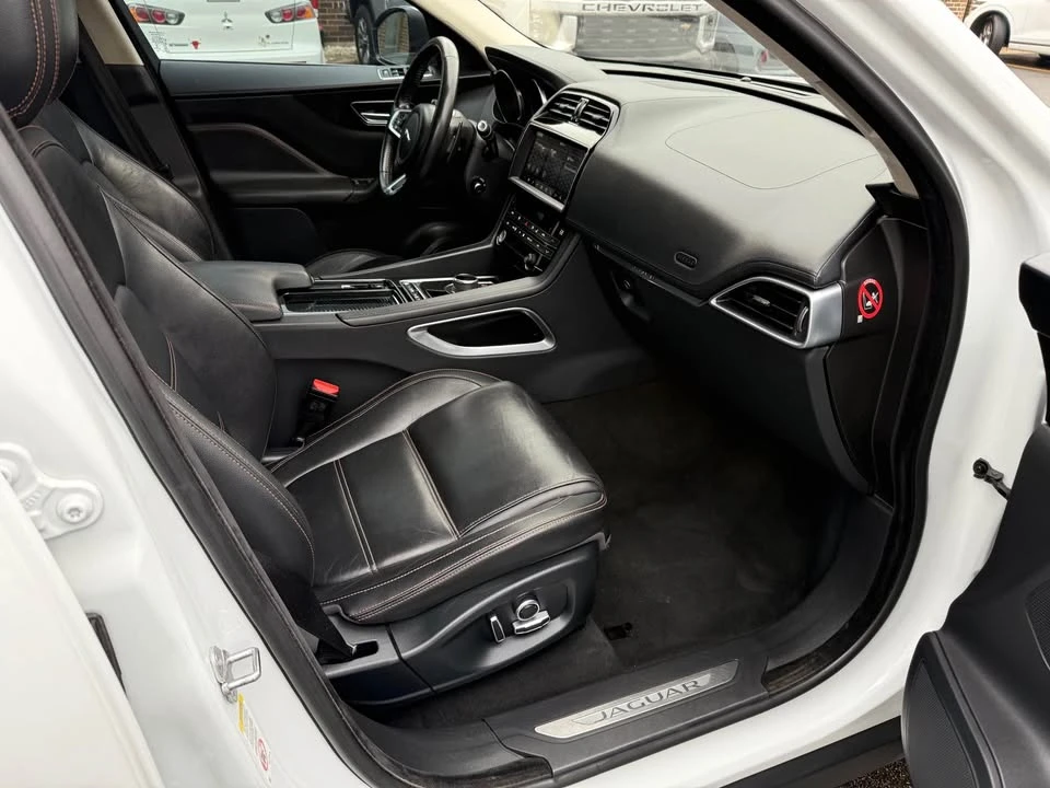2019 Jaguar F-Pace - Image 9 of 20