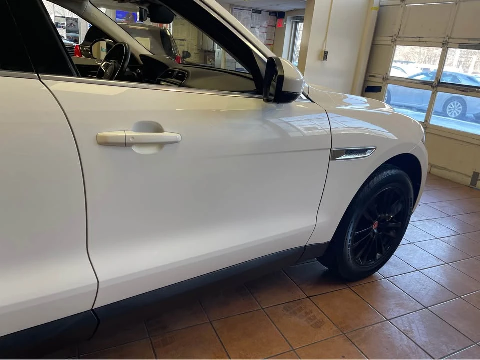 2019 Jaguar F-Pace - Image 9 of 12