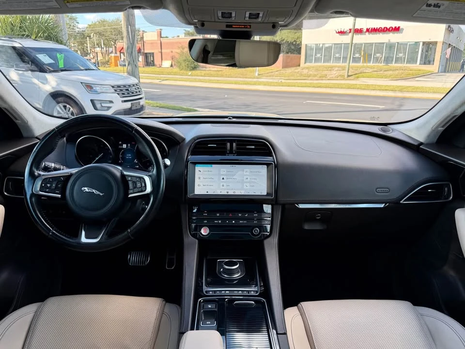 2019 Jaguar - Image 17 of 20