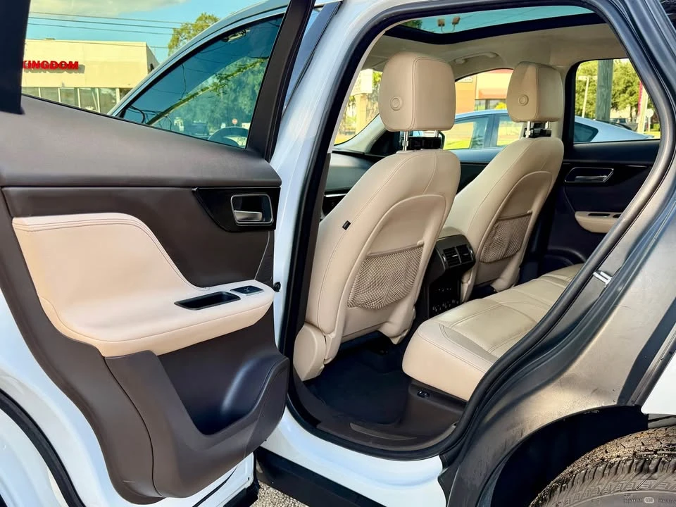 2019 Jaguar - Image 10 of 20