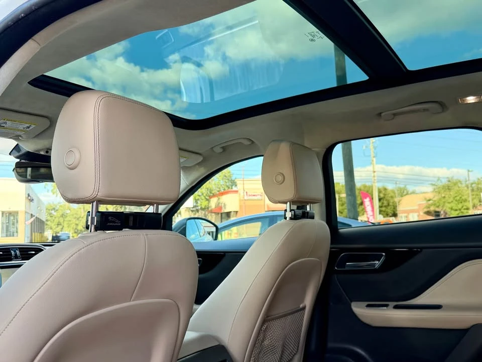2019 Jaguar - Image 11 of 20